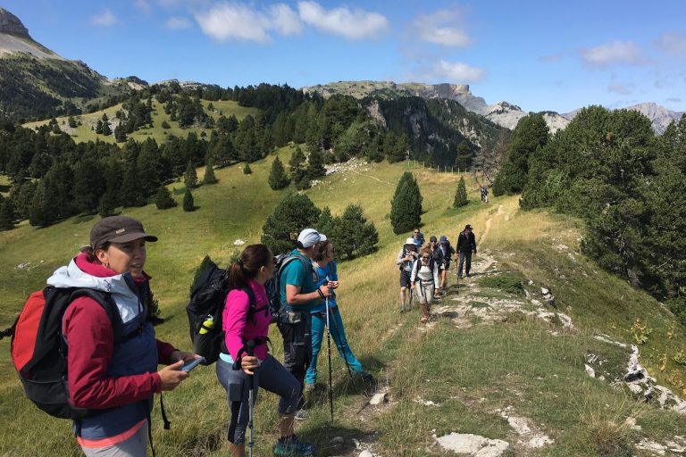 Alpicrando propose des randonnées, trekking et séjours en montagne dans le massif du Vercors, votre guide Jordan ANDRÉ sera présent pour vous guider dans les endroits les plus jolies du Vercors, du massif de la Chartreuse et de l'Ardèche.