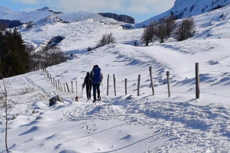 Alpicrando propose une randonnée raquette à neige le Dimanche 4 Janvier dans le massif du Vercors au rocher de la Sauce sur la commune de Bouvante